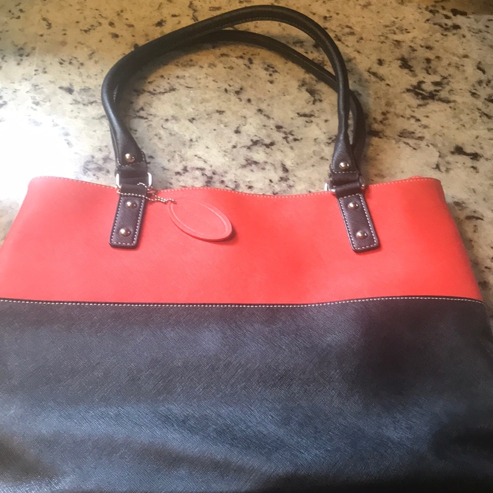 Wilson’s leather purse